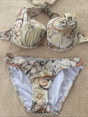 NWOT never worn Cream/Light yellow Paisley Print Bikini Set